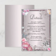 Roze bloemen en vlinder bruiloft details