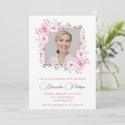 Roze Bloemen Foto 84ste verjaardag uitnodigingen (Staand voorkant)