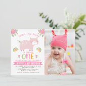 Roze Bloemen Foto Kleine Piggy 1e Verjaardag Kaart (Staand voorkant)