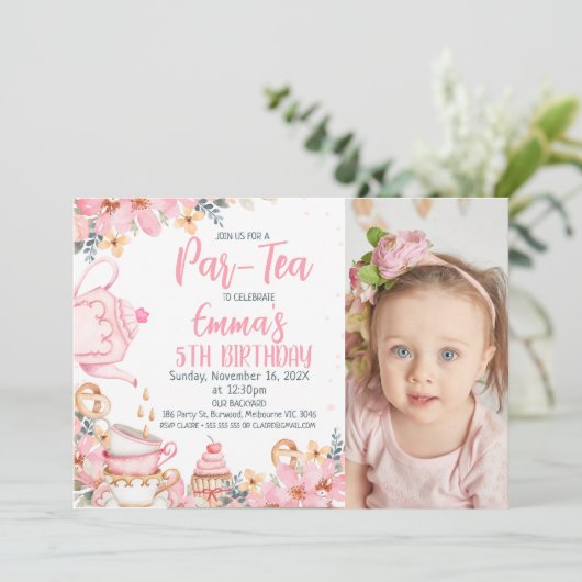 Roze Bloemen Foto Par-tea Verjaardag Uitnodiging (Staand voorkant)