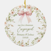 Roze Bloemen Girly Coquette 1e Kerstmis verloofd Keramisch Ornament (Achterkant)