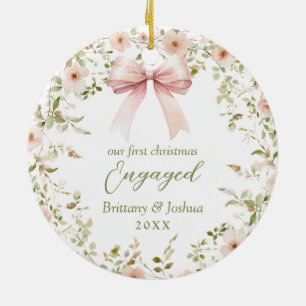 Roze Bloemen Girly Coquette 1e Kerstmis verloofd Keramisch Ornament