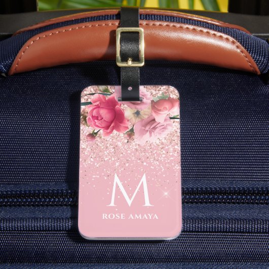  roze bloemen Glitter Monogram Aangepast Bagagelabel (Voorkant Insitu 2)