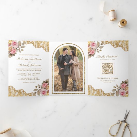 Roze Bloemen Goud Kant QR Code Foto Bruiloft Drieluik Uitnodiging (Binnen)