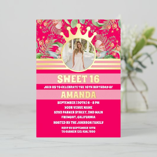 Roze Bloemen Goud Kroon Prinses Sweet 16 Foto Folie Uitnodiging (Staand Voorkant)