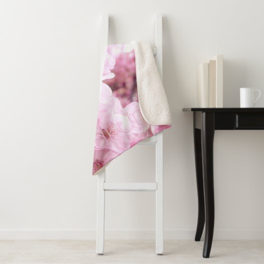 Roze Bloemen Japanse Kersenbloesem Sherpa Deken (In situ)