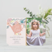 Roze Bloemen Meisje Tea Party Foto Verjaardag Kaart (Staand voorkant)