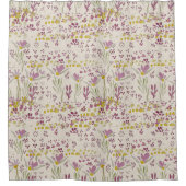 Roze bloemen met gele centra in een weide douchegordijn (Voorkant)