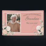 Roze Bloemen Oma 90ste verjaardag Spandoek<br><div class="desc">Viel met deze wazige roze verjaardagsbanner. Pop in je favoriete foto en dat is alles wat er aan te pas komt. We nemen het van daar af!</div>