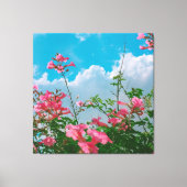 Roze Bloemen Onder Blauwe Hemel Met Wolken - Natuu Canvas Afdruk (Voorkant)