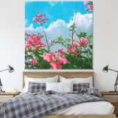 Roze Bloemen Onder Blauwe Hemel Met Wolken - Natuu Canvas Afdruk (Insitu (Slaapkamer))