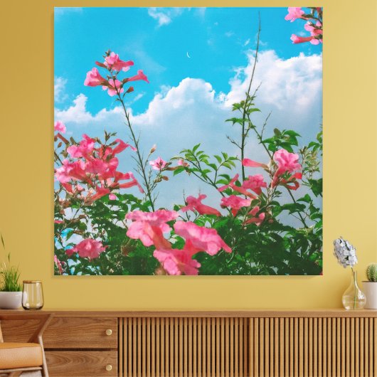 Roze Bloemen Onder Blauwe Hemel Met Wolken - Natuu Canvas Afdruk (Insitu (Woonkamer))