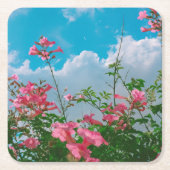 Roze Bloemen Onder Blauwe Hemel Met Wolken - Natuu Kartonnen Onderzetters (Voorkant)