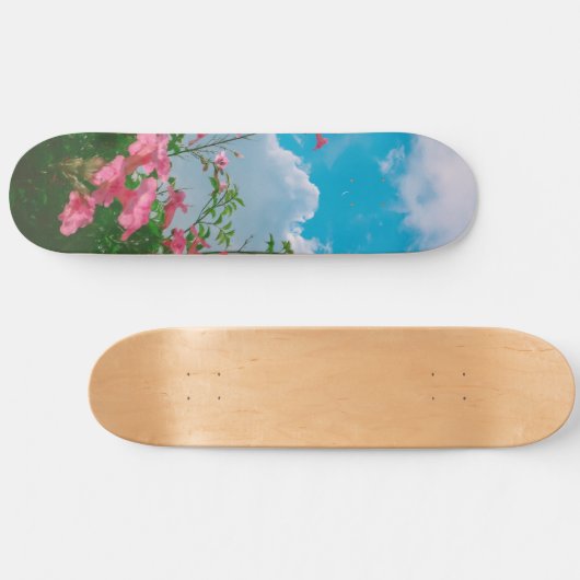 Roze Bloemen Onder Blauwe Hemel Met Wolken - Natuu Persoonlijk Skateboard (Horizontaal)