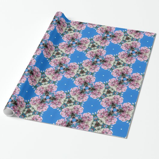 Roze bloemen op blauw achtergrondpapier cadeaupapier (Uitgerold)
