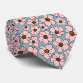 Roze Bloemen Op Blauwe Stropdas (Opgerold)