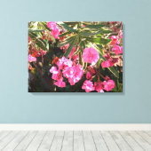 Roze bloemen op de boom canvas afdruk (Insitu (Houten vloer))
