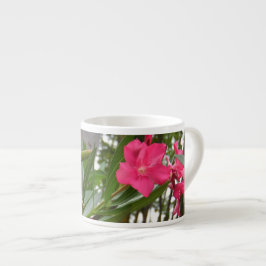 Roze bloemen op de wijnstok espresso kop