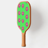 Roze bloemen op groen pickleball paddle (Links)
