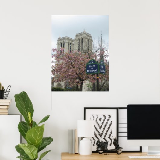 Roze bloemen op Notre Dame Poster (Thuiskantoor)