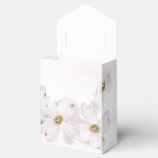 Roze bloemen op roze bedankdoosjes (Geopend)