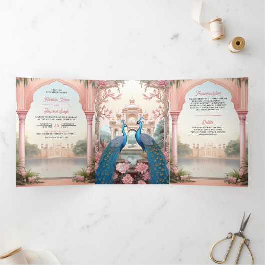 Roze Bloemen Peacocks Koninklijk Indiaas Paleis Br Drieluik Uitnodiging (Binnen)