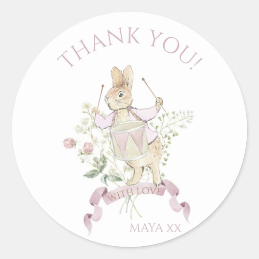 Roze Bloemen Peter de Konijn Monogram Baby shower Ronde Sticker (Voorkant)