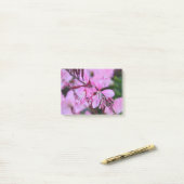 Roze bloemen post-it® notes (Op bureau)