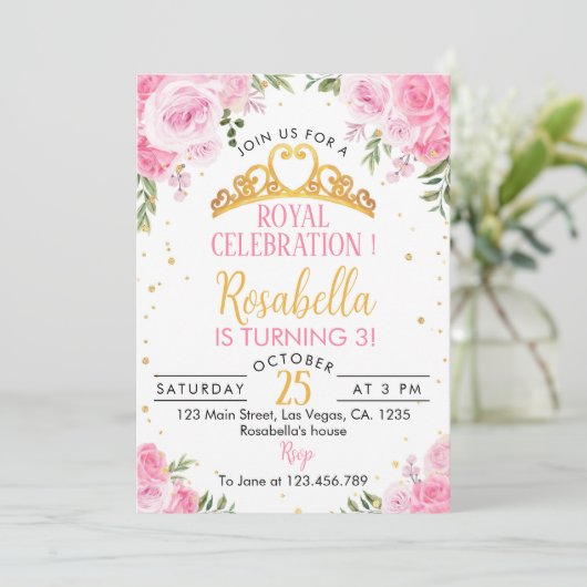 Roze Bloemen Prinses Kroon Verjaardag Uitnodiging (Staand voorkant)