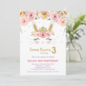Roze Bloemen Schattige Bunny Rabbit 3e Verjaardag Kaart (Staand voorkant)