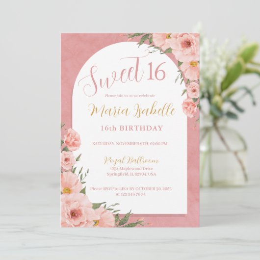 Roze Bloemen Sweet 16 Verjaardag Uitnodiging (Staand voorkant)