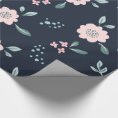Roze bloemen tegen de achtergrond van de marine cadeaupapier (Hoek)