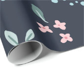 Roze bloemen tegen de achtergrond van de marine cadeaupapier (Rol Hoek)