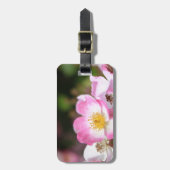  roze bloemen van wild roos voor dames bagagelabel (Voorkant verticaal)
