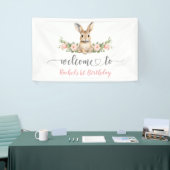 Roze Bloemen Voorjaar Bunny 1e Verjaardag Welkom Spandoek (Beurs)