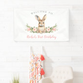 Roze Bloemen Voorjaar Bunny Welkom 1e Verjaardag Spandoek (Insitu)
