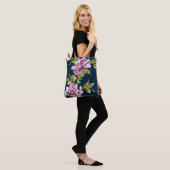 Roze bloemen waterverf bloem stijlvolle elegante m tote bag (Op model)