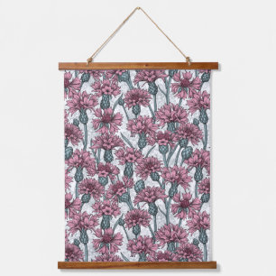 Roze bloemen, wilde bloemen op wit hangend wandkleed