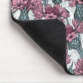 Roze bloemen, wilde bloemen op wit muismat (Hoek)