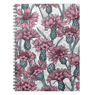 Roze bloemen, wilde bloemen op wit notitieboek