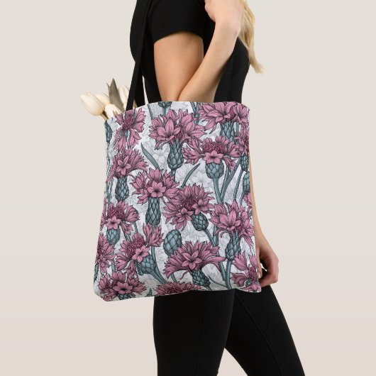 Roze bloemen, wilde bloemen op wit tote bag (Dichtbij)