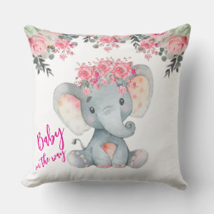 Roze bloemenkussen met babyolifant voor babyshower kussen