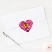  roze bloemenroze Zinnia Bumble bee Hart Sticker (Envelop)