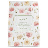 Roze bloemige baby in bloei dank u cadeauzakjes medium cadeauzakje (Achterkant)