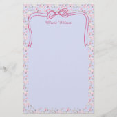Roze Bloemige Coquette Strik Custom Naam Briefpapier (Voorkant)