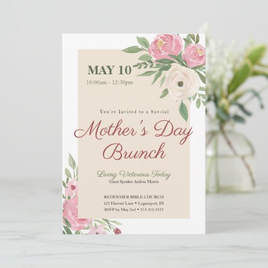 Roze Bloemige Kerk Moederdag Brunch Kaart (Staand voorkant)