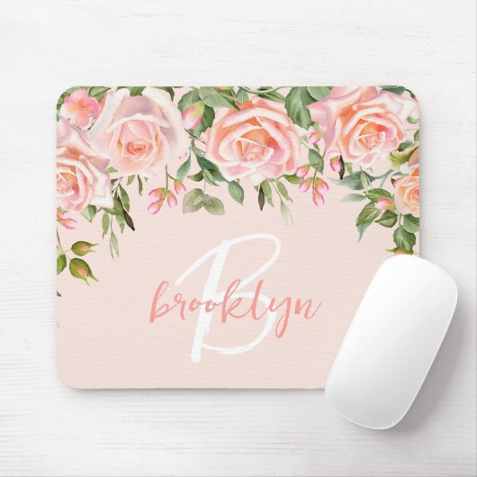 Roze Bloemige Rozen Script Monogram  Muismat (Met muis)