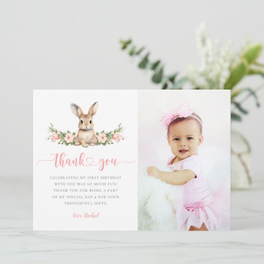 Roze bloemige Some Bunny Girl 1e verjaardagsfoto Bedankkaart (Staand voorkant)