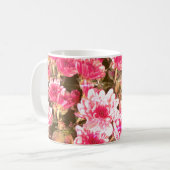 Roze Bloemmotief – Zachte Botanische Ontwerp Koffiemok (Voorkant links)