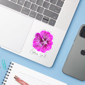 Roze bloempitten met gele stempels in de lente sticker (Laptop met iPhone)